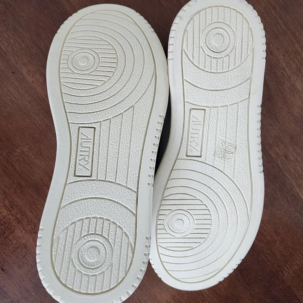 NWT - Autry Medalist Low Women’s Sneakers in White Blue 👟💙 - Picture 10 of 11